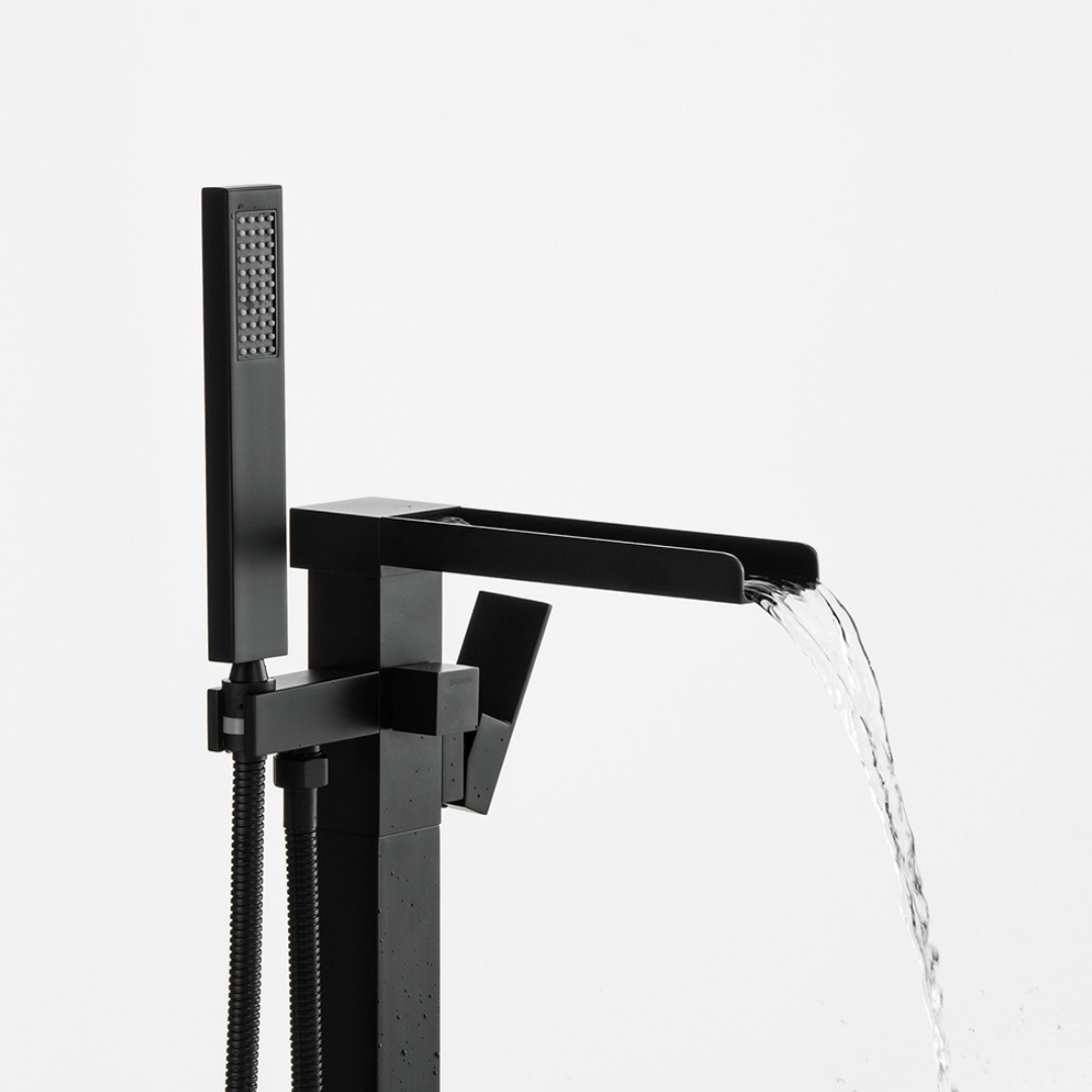 Vrijstaande Badkraan Lisandro – Watervaluitloop – Matte black