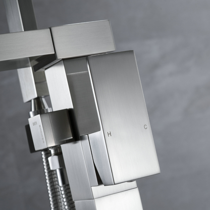 Vrijstaande Badkraan Lisandro – Watervaluitloop – Brushed nickel