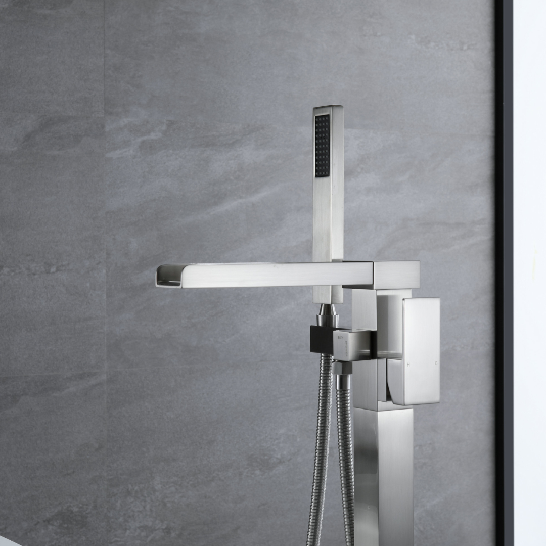 Vrijstaande Badkraan Lisandro – Watervaluitloop – Brushed nickel