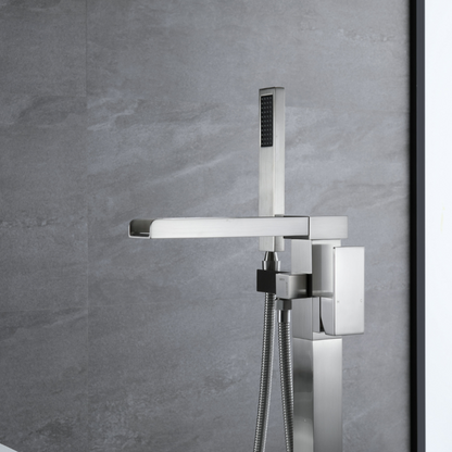 Vrijstaande Badkraan Lisandro – Watervaluitloop – Brushed nickel