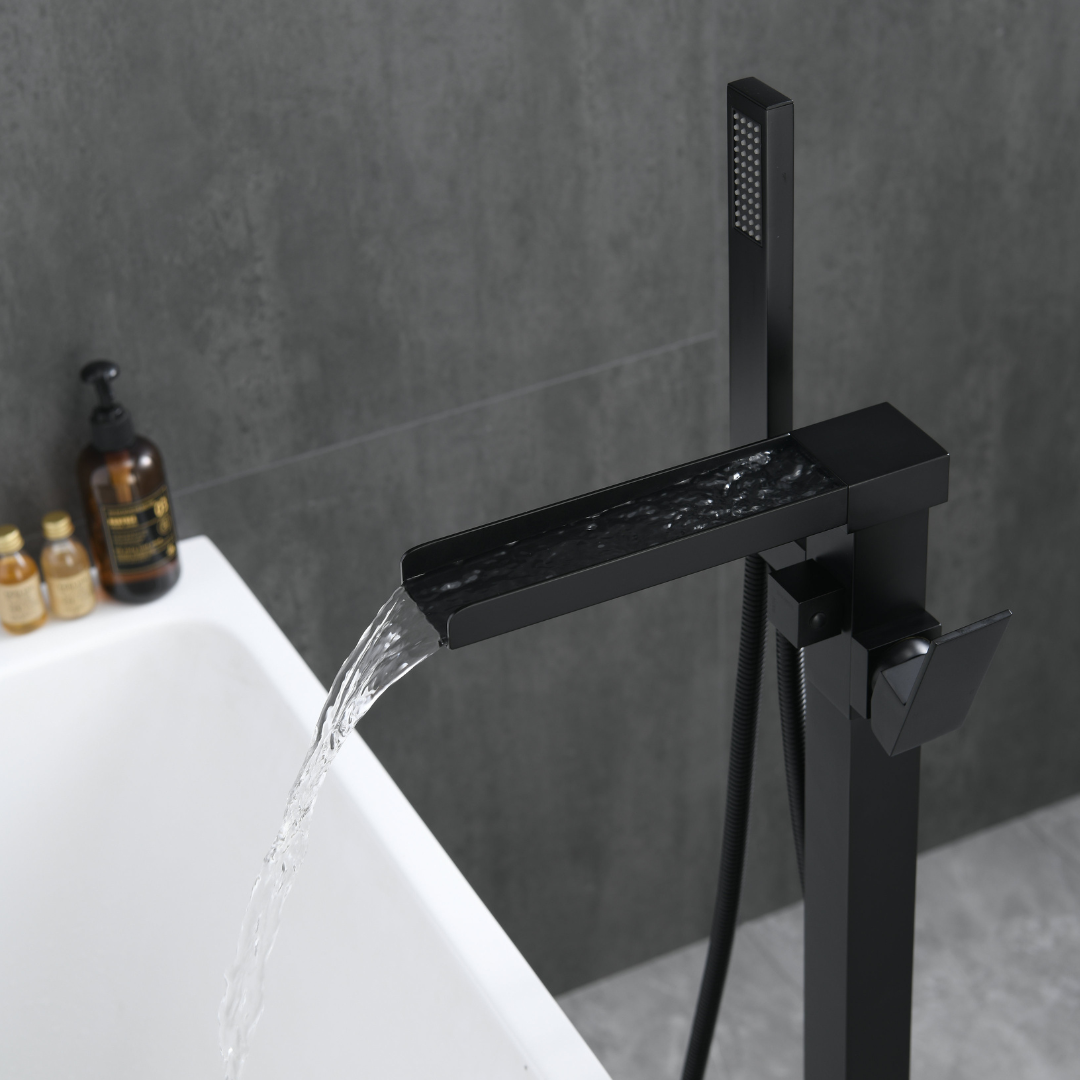 Vrijstaande Badkraan Lisandro – Watervaluitloop – Matte black
