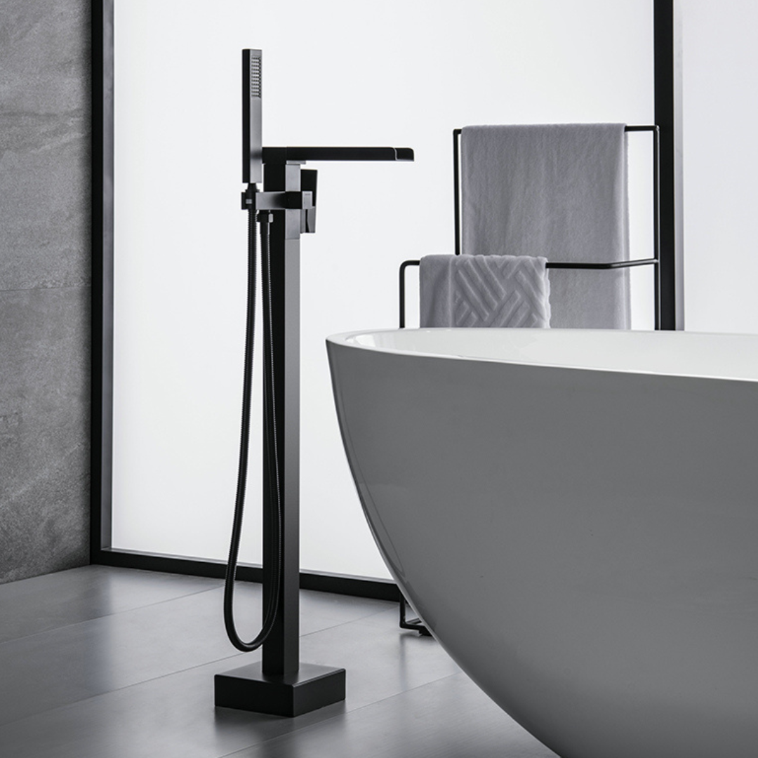 Vrijstaande Badkraan Lisandro – Watervaluitloop – Matte black