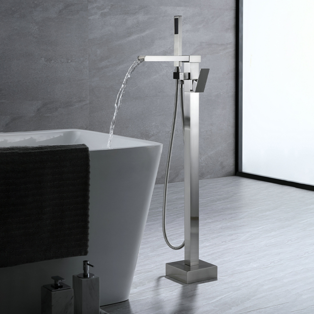 Vrijstaande Badkraan Lisandro – Watervaluitloop – Brushed nickel