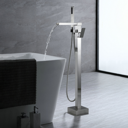 Vrijstaande Badkraan Lisandro – Watervaluitloop – Brushed nickel
